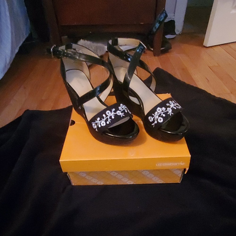 Liz Claiborne Black Floral Wedge Sandals